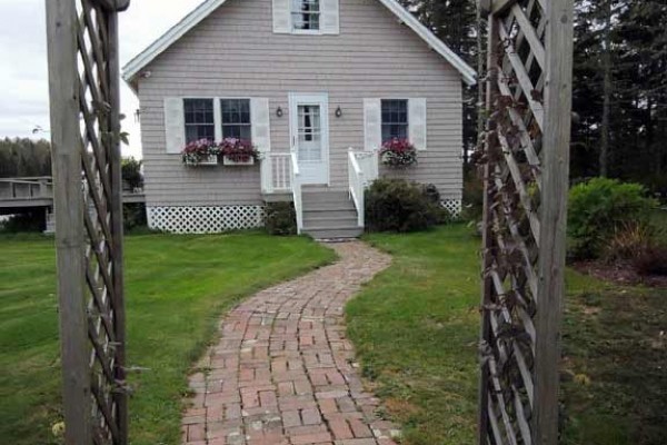 [Image: Carrying Place Cove Cottage]