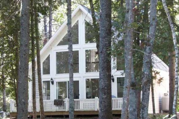 [Image: Elegant Lakefront Chalet and Maine's Eternal Summer = Perfection!]