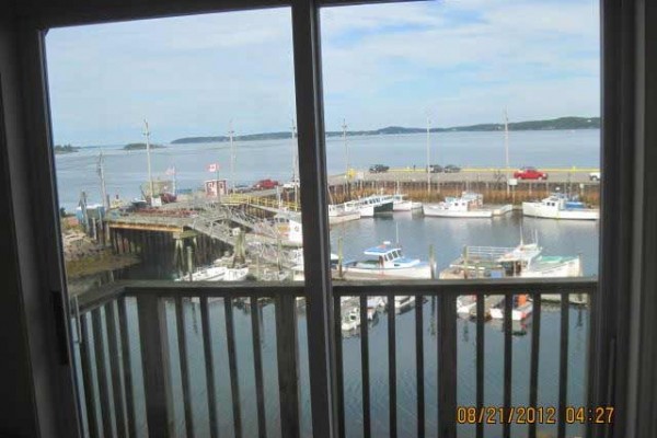 [Image: Wonderful Water Views from This Beautiful Apartment Centrally Located Downtown!]