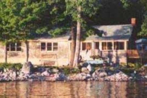 [Image: Charming Lakeside Home,Dream Location, Beach, Kayaks,Nature, Fishing]