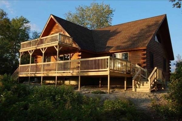 [Image: Beautiful Lodge on Carrying Place Cove in Harrington Bay]