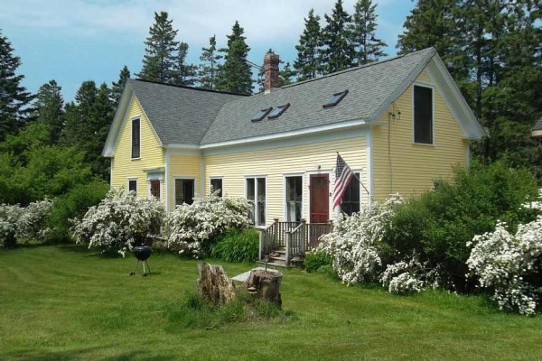 [Image: Lovely Farmhouse on Oak Point in Harrington Maine]