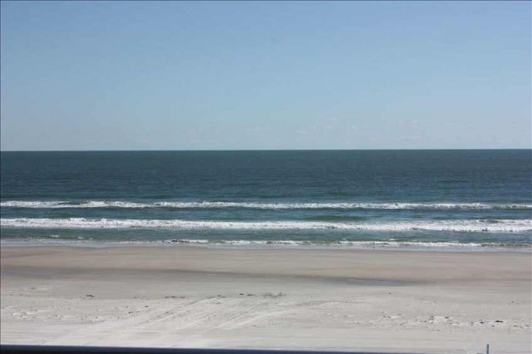 [Image: Direct Oceanfront, 2bd/2BA, Newly Renovated Condo]