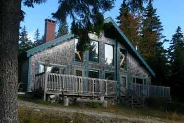 [Image: Very Private Custom Built Chalet Overlooking Beautiful Kennebec Bay]
