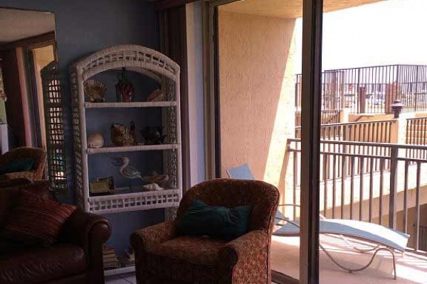 [Image: Family Owned, Large 3 Bedroom/2 Bath Condo on New Smyrna Beach]
