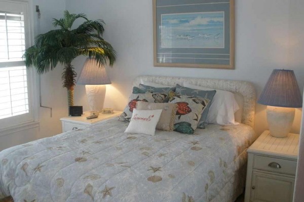[Image: Luxurious Ocean Front 2 Bedroom-2 Bath Townhome Condo.]