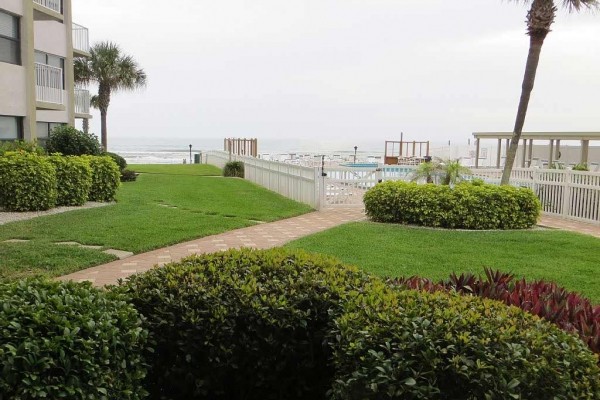 [Image: Spacious and Quiet 1st Floor Condo! Fantastic Views of the Ocean and Pool!]