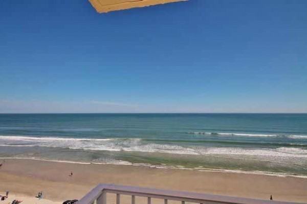 [Image: Corner Direct Oceanfront 2BR/2BA]