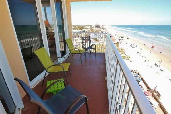 [Image: Corner Direct Oceanfront 2BR/2BA]