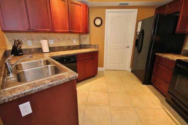 [Image: Beautiful 2 Bedrooms and 2 Bathrooms. Close Beach Access for Your Fl Vacation!]