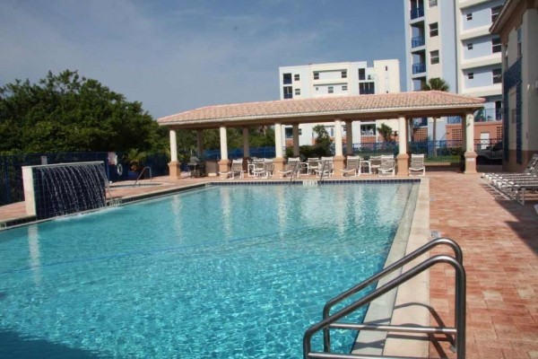 [Image: Oceanwalk - Your Home at the Beach! 3BR, 2BA Spacious Condo-Sleeps 8!!]