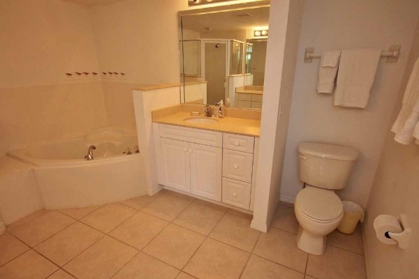 [Image: Bird Watchers Paradise 3BR/2BA Oceanwalk 16-203 Hottub, Bikes]