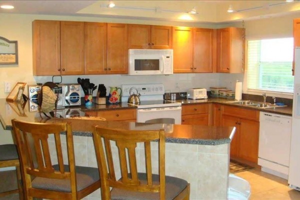 [Image: Affordable Luxury. Aug.15 - Nov.1 Week $699. Pet Friendly, Wi Fi in Unit]