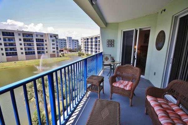 [Image: Beachtown Relaxation at Oceanwalk - Comfortable Pet Friendly 3/2]