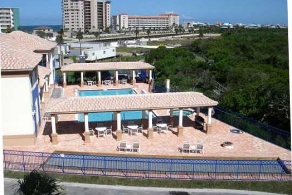 [Image: Outstanding Spacious 3bdrm/2BA End Unit - Oceanview, Beside Pool, Close to Beach]