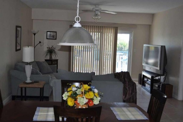 [Image: Beautiful 3BR/2BA Condo at Oceanwalk with Free Wifi]