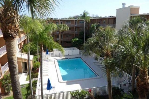 [Image: Furnished One Bedroom Condo. Water Views, Heated Pool, Tennis Courts, Gated .]