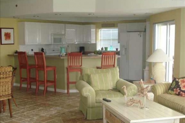 [Image: Lovely 3BR/2BA End Unit Oceanwalk Condo]