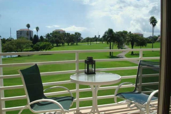 [Image: Just Renovated Overlooking Golf Course and Pond - 1 Mile to St Pete Beach]