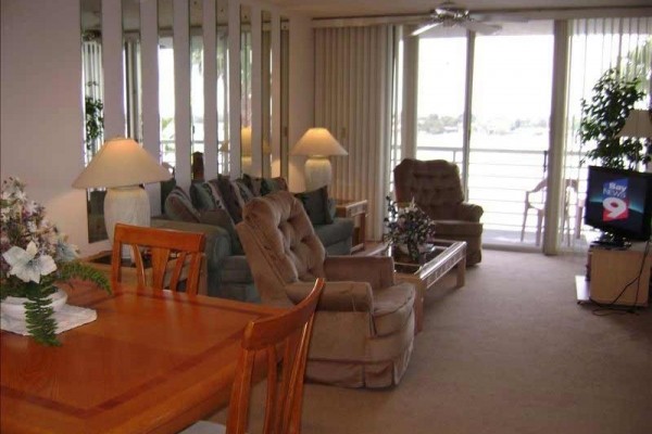 [Image: Special! Penthouse Condo with Gorgeous Bayway View : 4-9to 5-7]