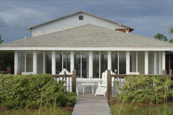 [Image: Comfortable Home on the Beach]