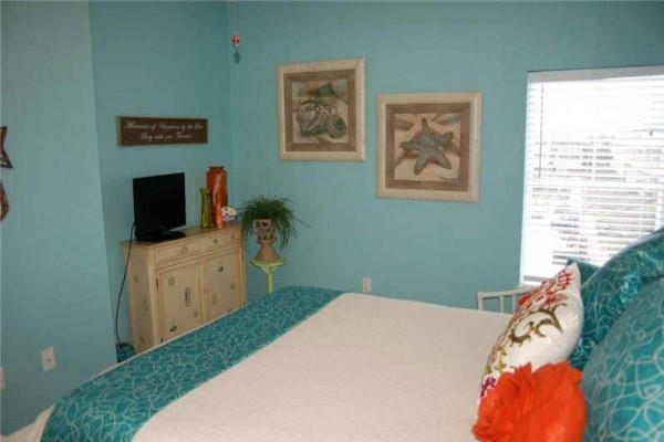 [Image: Waterside Condo 301: 2 BR / 2 BA Condo in Mexico Beach, Sleeps 4]