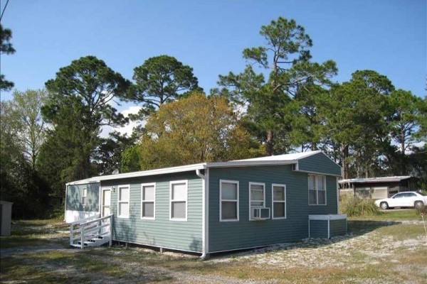 [Image: Family/Pet Friendly Home 1.5 Blocks from White Sand Beach!]