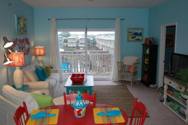 [Image: Gorgeous 2 Bedroom, 2 Bath Condo in Mexico Beach.]