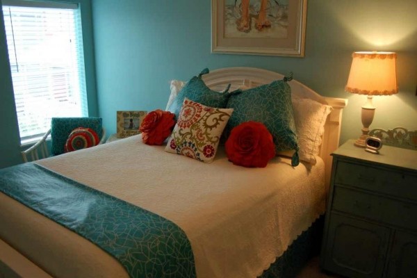 [Image: Gorgeous 2 Bedroom, 2 Bath Condo in Mexico Beach.]