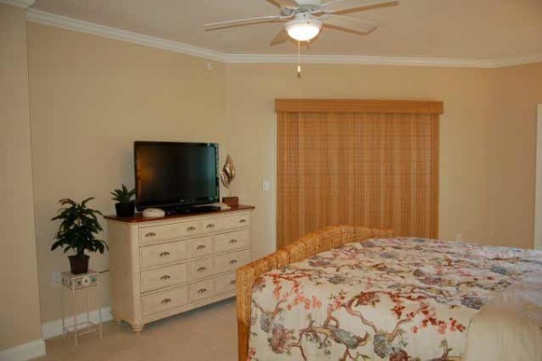 [Image: 3 Bedrooms 3 Baths Gulf View Condo]