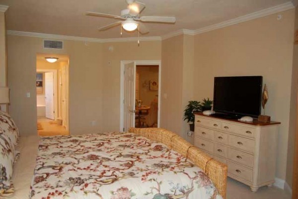 [Image: 3 Bedrooms 3 Baths Gulf View Condo]