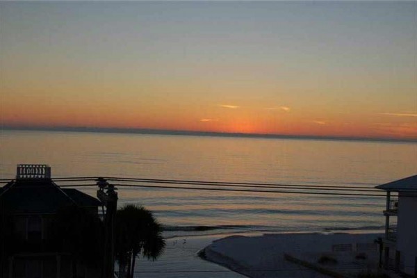 [Image: Paradise Shores 400: 3 BR / 3 BA Condo in Mexico Beach, Sleeps 8]