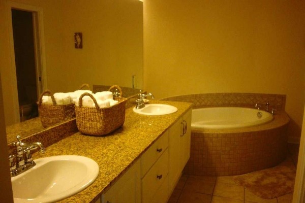 [Image: Beautiful Gulf View Condo. 3BR/2BA Pool, Hot Tub, Elevator! Sleeps 8]