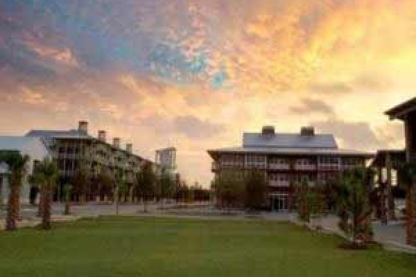 [Image: Large Luxurious Windmark Beach Condos]