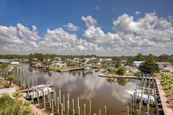 [Image: Gulf View/ Canal Front/ Private Boat Slip with Easy Gulf Access]