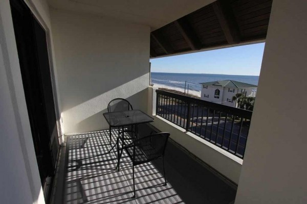 [Image: Stunning 3 BR/2 BA Condo with Breathtaking Gulf View!]