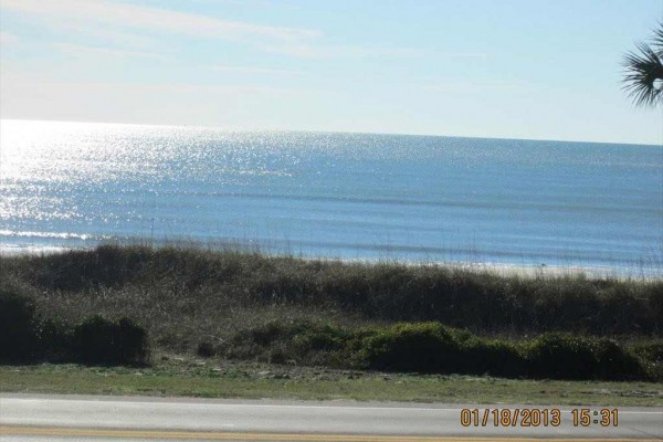 [Image: Cozy Cottage Just Steps Away from Quiet and Relaxing Beach]