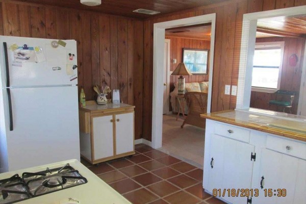 [Image: Cozy Cottage Just Steps Away from Quiet and Relaxing Beach]