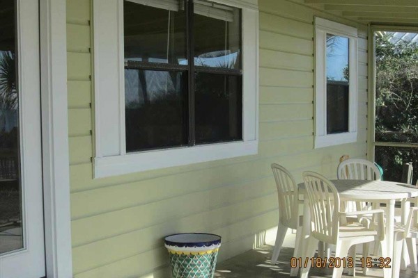 [Image: Cozy Cottage Just Steps Away from Quiet and Relaxing Beach]