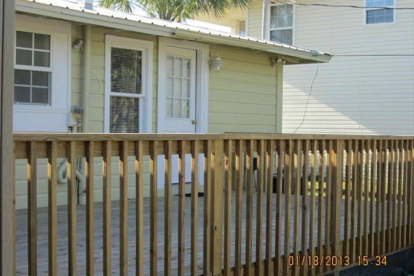 [Image: Cozy Cottage Just Steps Away from Quiet and Relaxing Beach]