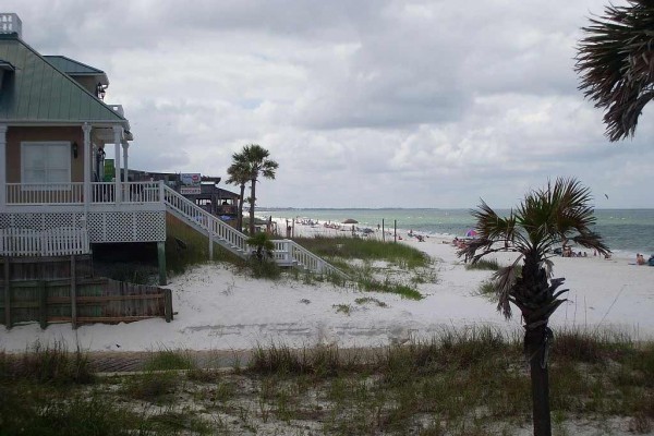 [Image: Beach Front Barefoot- Friendly Home in Mexico Beach]