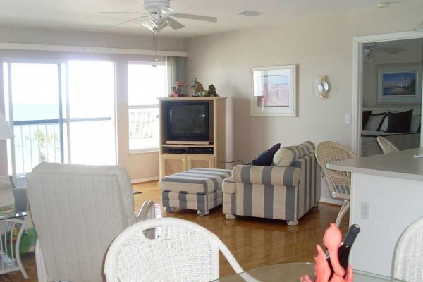 [Image: Beach Front Barefoot- Friendly Home in Mexico Beach]