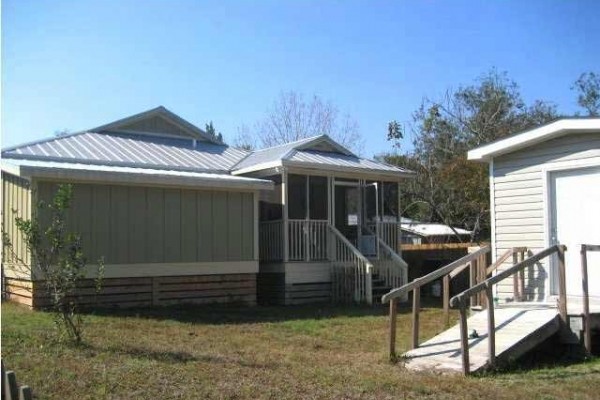 [Image: Affordable Beach Cottage Only 200 Yards from Beach!]