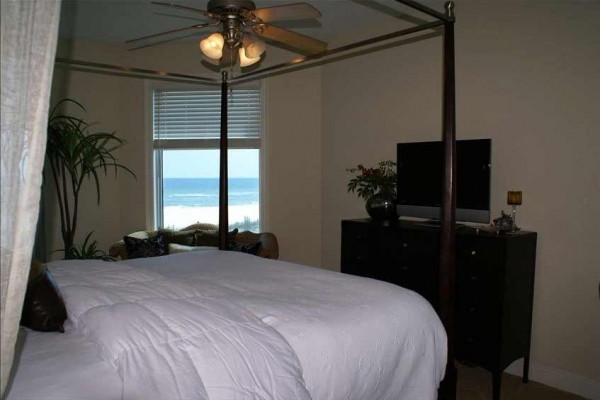 [Image: Exquisite Mirabella 3BR/4BA Condo, Direct Gulf Views, Sleeps 6]