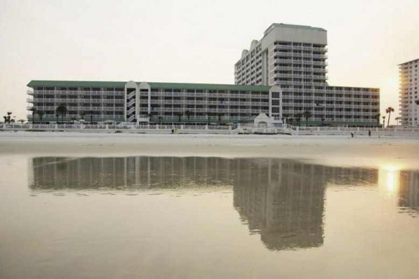 [Image: Oceanfront * $118 Night* 1 Bedroom]