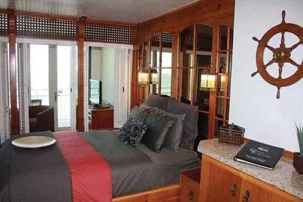 [Image: Georgian Inn Beach Club - Studio Suite]