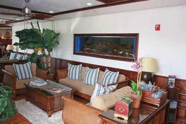 [Image: Georgian Inn Beach Club - Studio Suite]