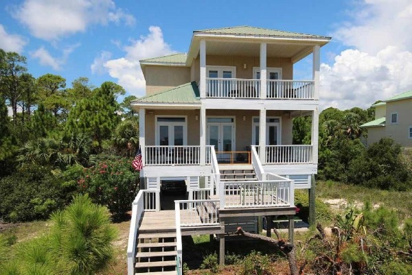 [Image: Gorgeous Beachfront Pet-Friendly Home, 3 King Masters, Wifi]