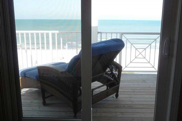[Image: Luxury, Beachfront, 4 Gulf Front King Masters, Pool, Elevator]