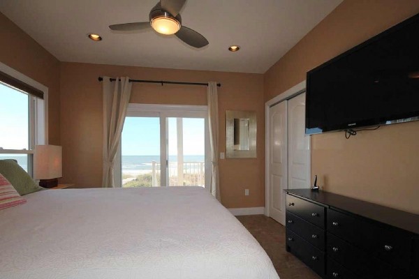[Image: Luxury, Beachfront, 4 Gulf Front King Masters, Pool, Elevator]